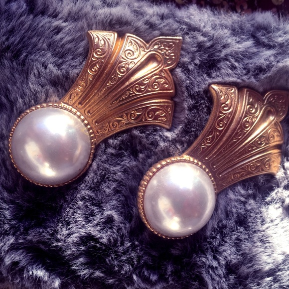 Vintage Clip-On Earrings with Pearl Detail - Picture 1 of 2